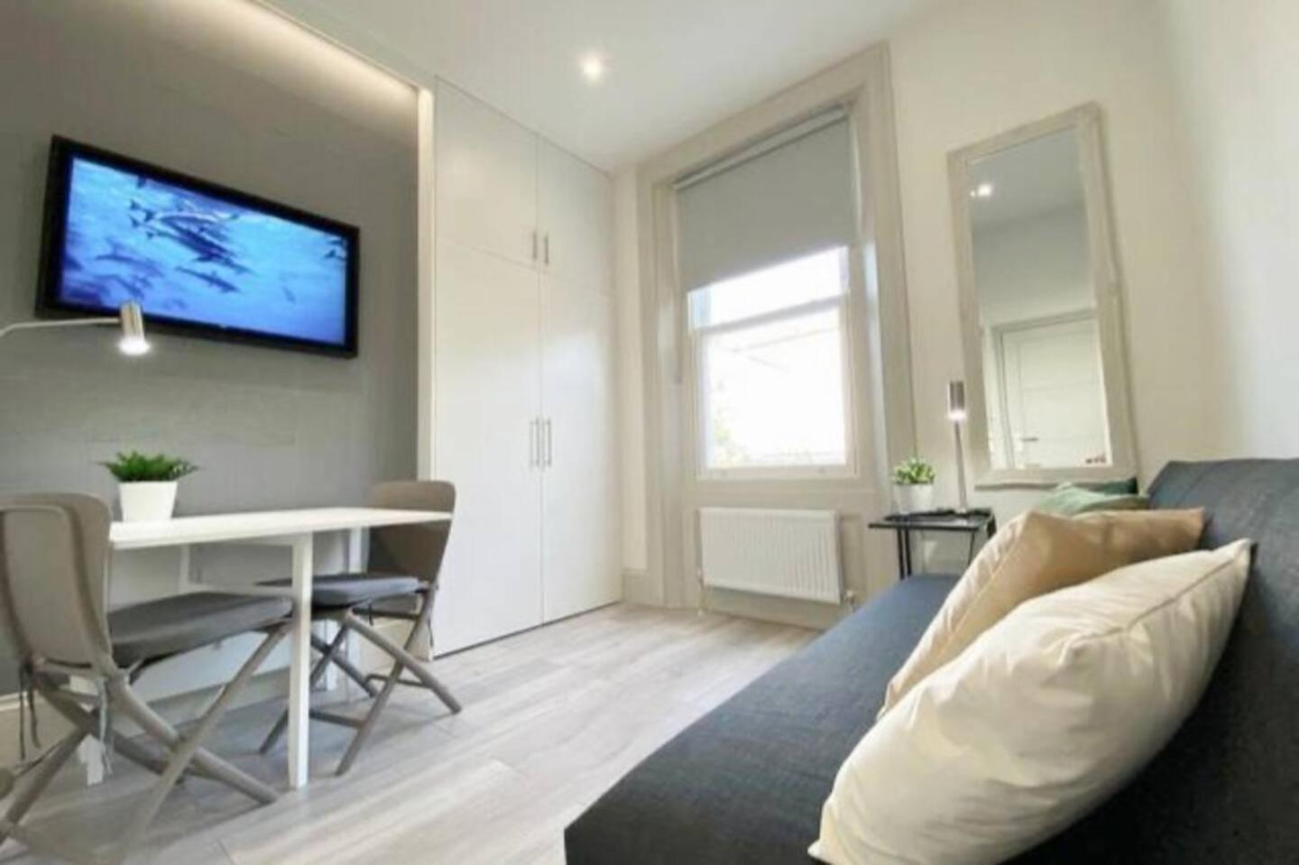 Apt 03 Beachside Beauty Central Studio Steps From Cafes Brighton Exterior photo